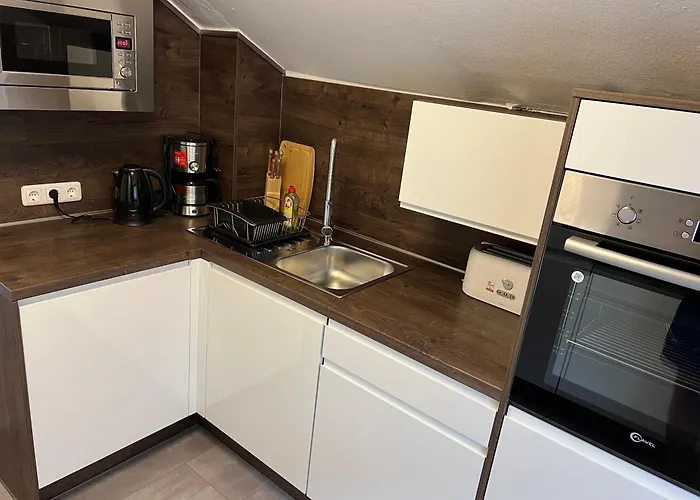 House Messe Just 3 Minutes Дом отдыха *